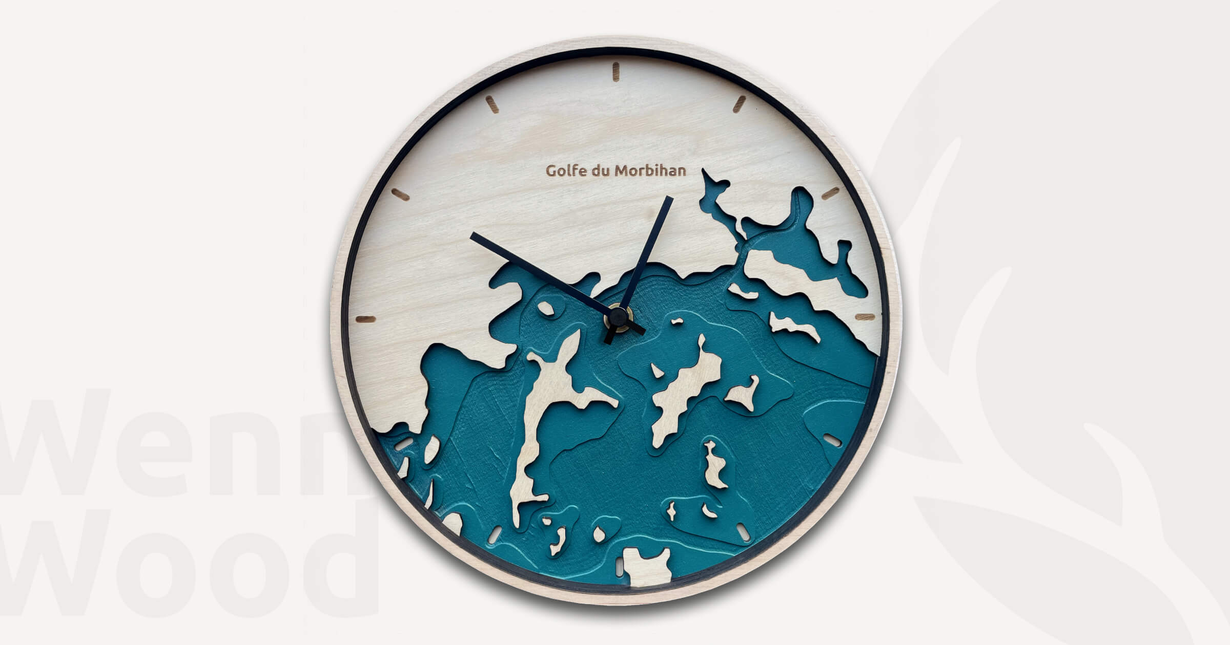 Grande Horloge En Bois Sculpté Signé De Paul Mazaroz